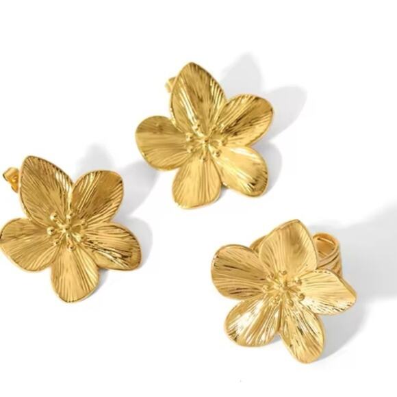 Vintage Gold Flower Earrings Ring Set - Picture 9 of 11